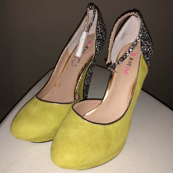 Never worn green/black/white unique wedges - Picture 3 of 5